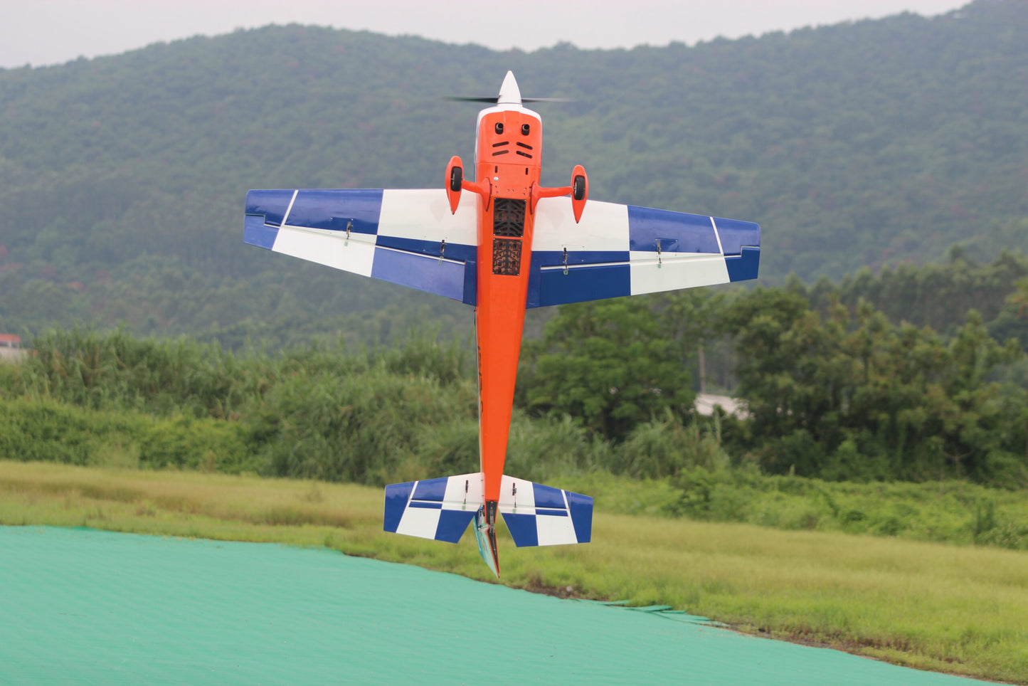 Pilot RC Extra 330SX 103" 120cc
