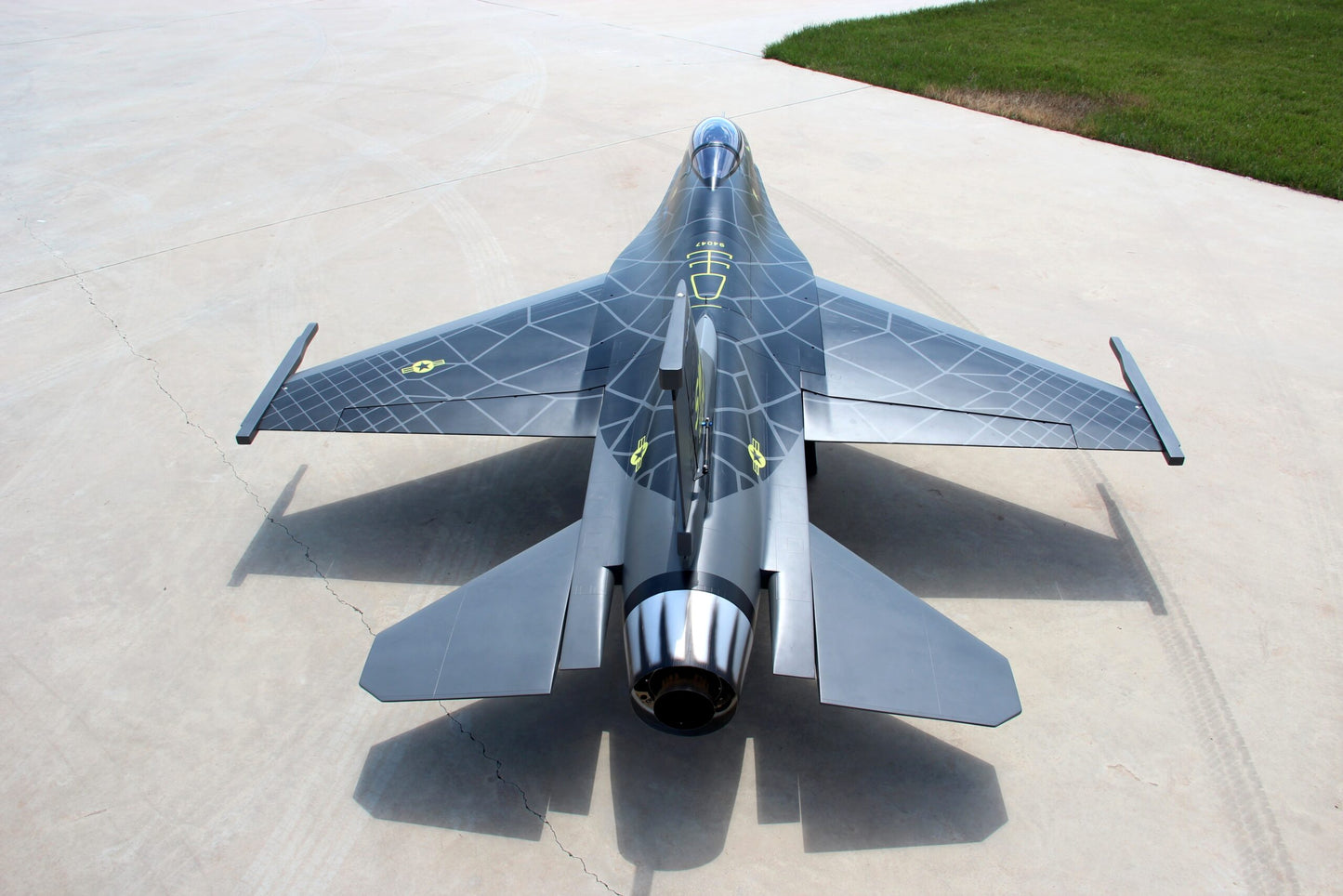 Pilot RC 1/5 F16 w/Electric Retracts, Pipe, Tank & Cockpit - EXPECTED SEPT/OCT!