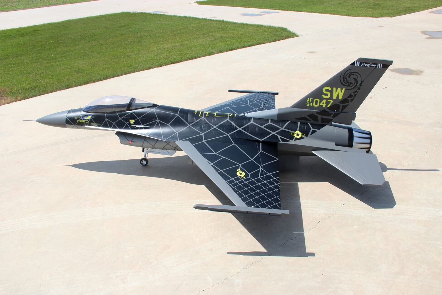 Pilot RC 1/5 F16 w/Electric Retracts, Pipe, Tank & Cockpit - EXPECTED SEPT/OCT!